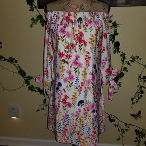 Vince Camuto NWT Floral Dress, size 4